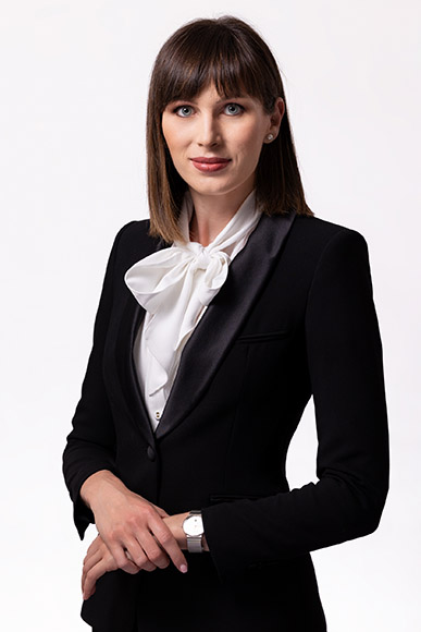 Dr. Dinya Alexandra