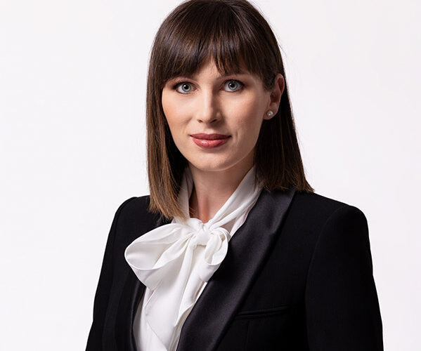 Dr. Dinya Alexandra